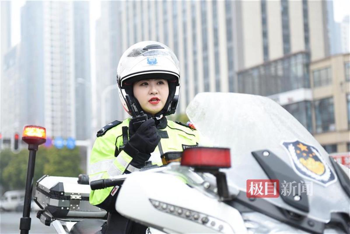 武汉江岸交警队有一名最美女骑警
