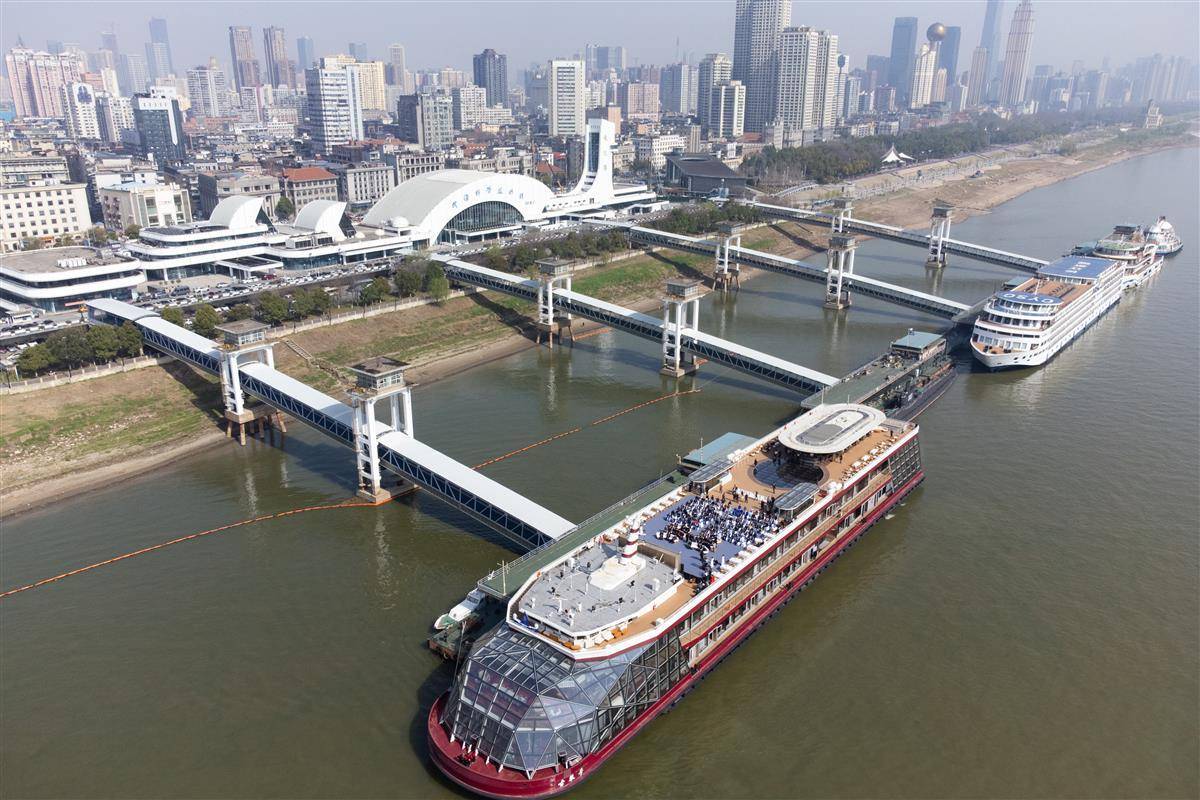 "古琴号"游轮鸣笛首航