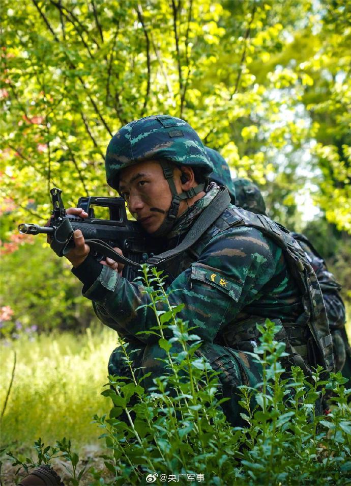 直击现场 武警特战队员实战化训练精彩瞬间