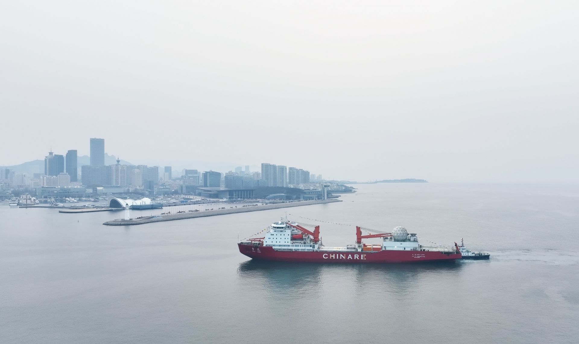 凯旋雪龙号船停靠山东青岛中国第40次南极考察圆满结束