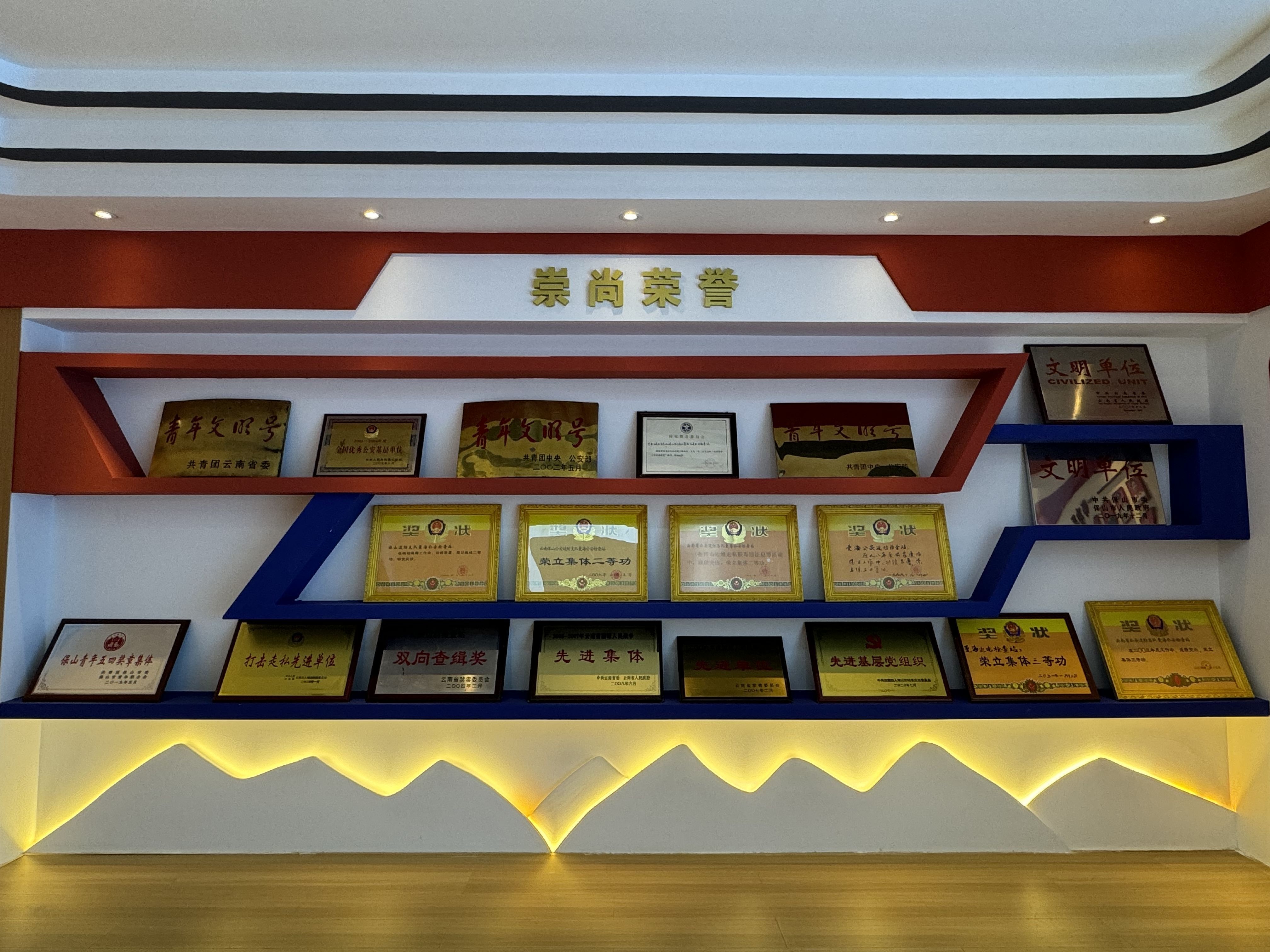 荣誉墙5位民警,是该站自2019年1月1日转隶至今,个人立功授奖最高的