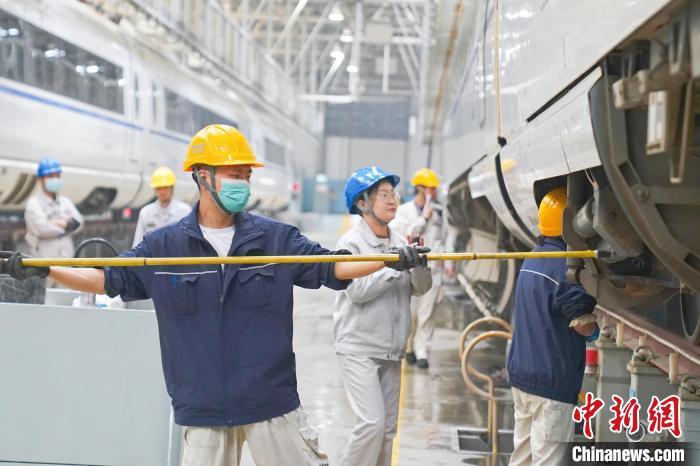 西安动车段全力保障清明假期运输