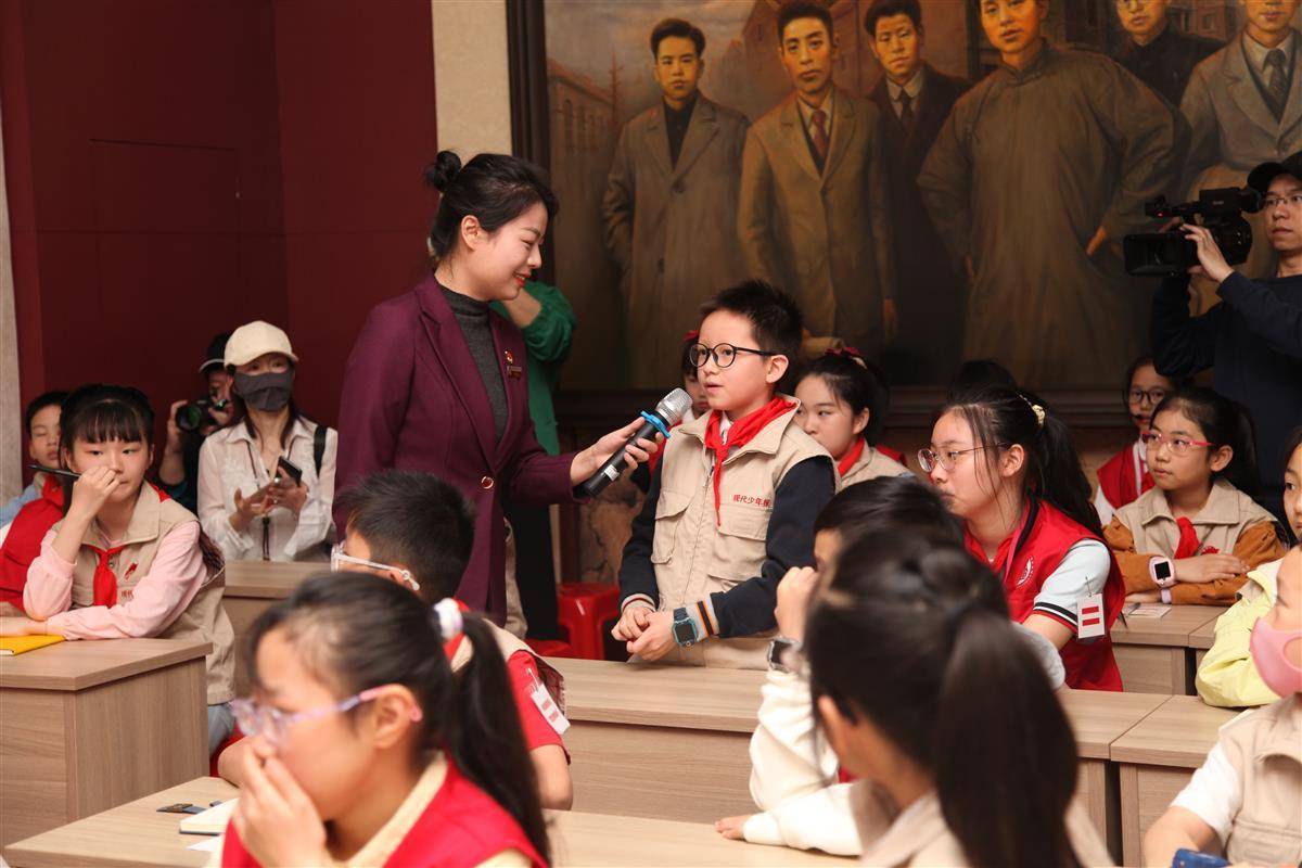 湖北日报讯(通讯员韩扬,朱佳琪)3月31日,《现代少年报》联合武汉中共