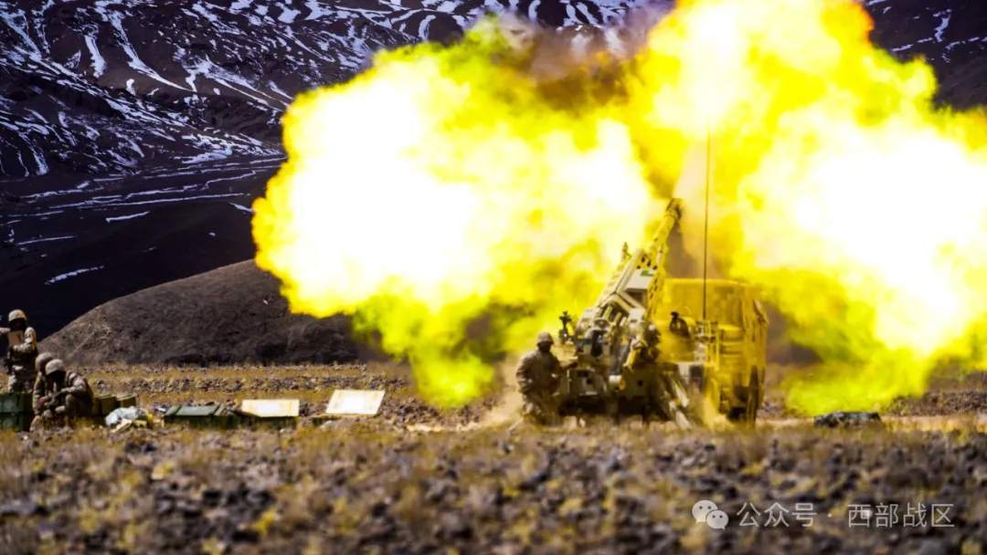 满屏火力直击榴弹炮实弹射击现场