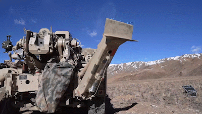 满屏火力直击榴弹炮实弹射击现场