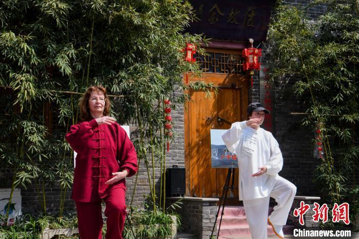 俄罗斯武术爱好者赴河北广平交流学习卢氏太极拳