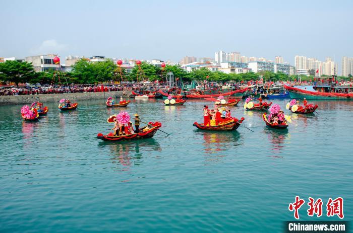 广西北海侨港演绎传统疍家婚礼