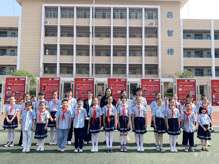 红安县实验小学开展"流动展览"进校园活动