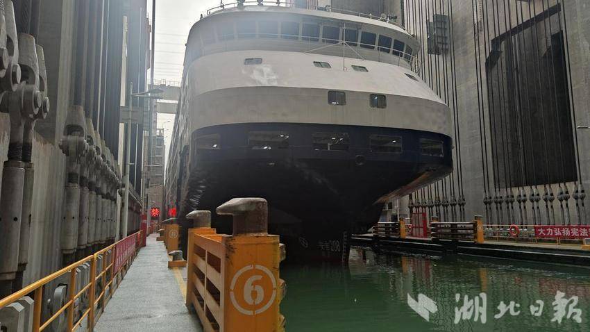 三峡升船机安全运行超4万厢次