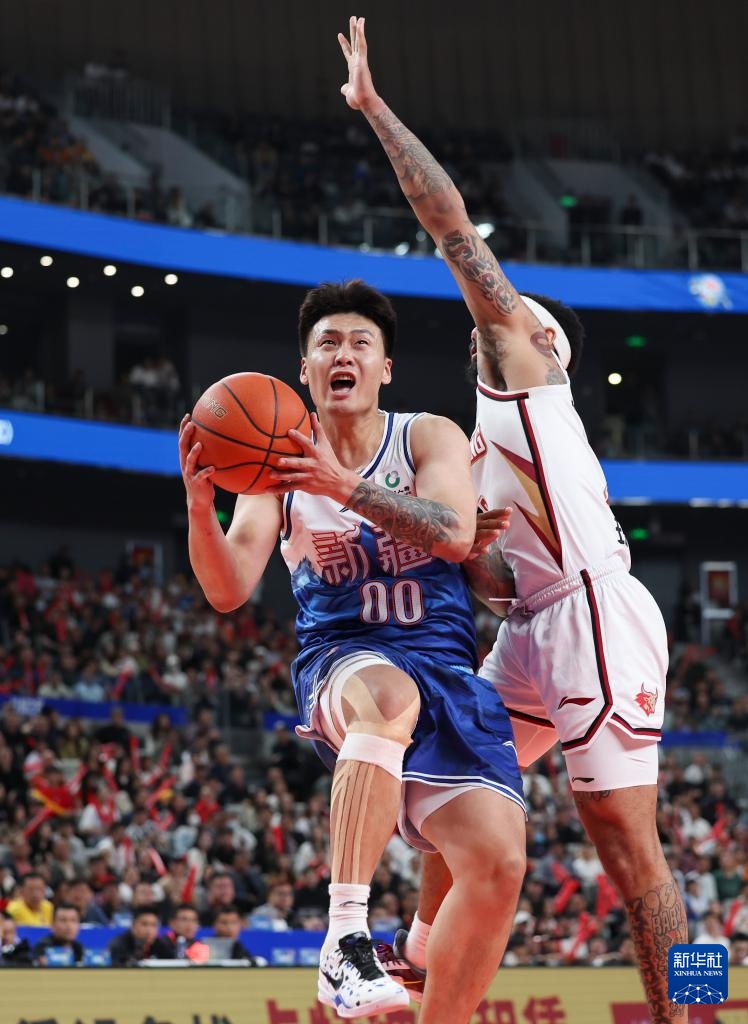 (体育)篮球——cba半决赛首回合:新疆伊力特胜浙江稠州金租