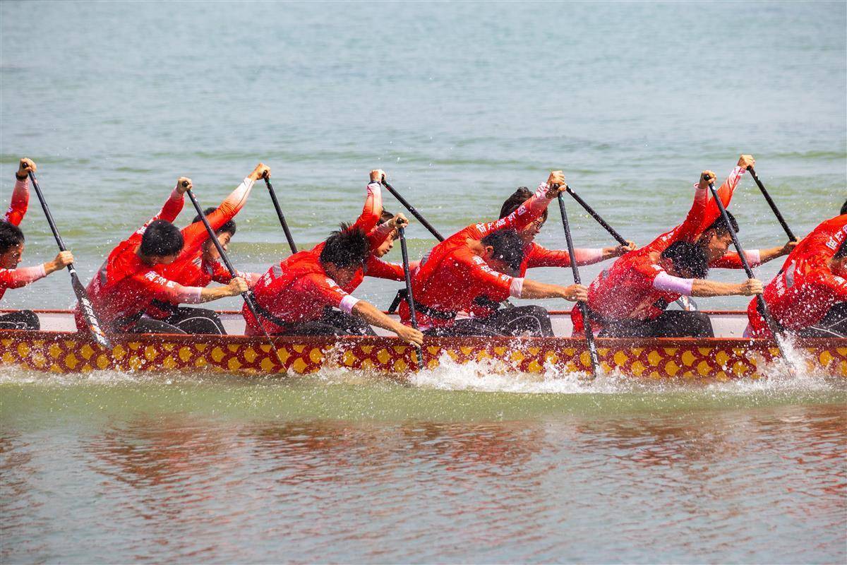 本站龙舟赛是全国龙舟大联动活动之一,于5月25日至26日进行,设置公开