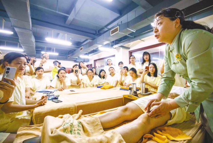 擦亮"蕲春艾灸师"劳务品牌