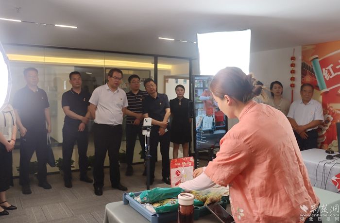 中国农学会"牵手"黄冈,在地方设立首家服务站