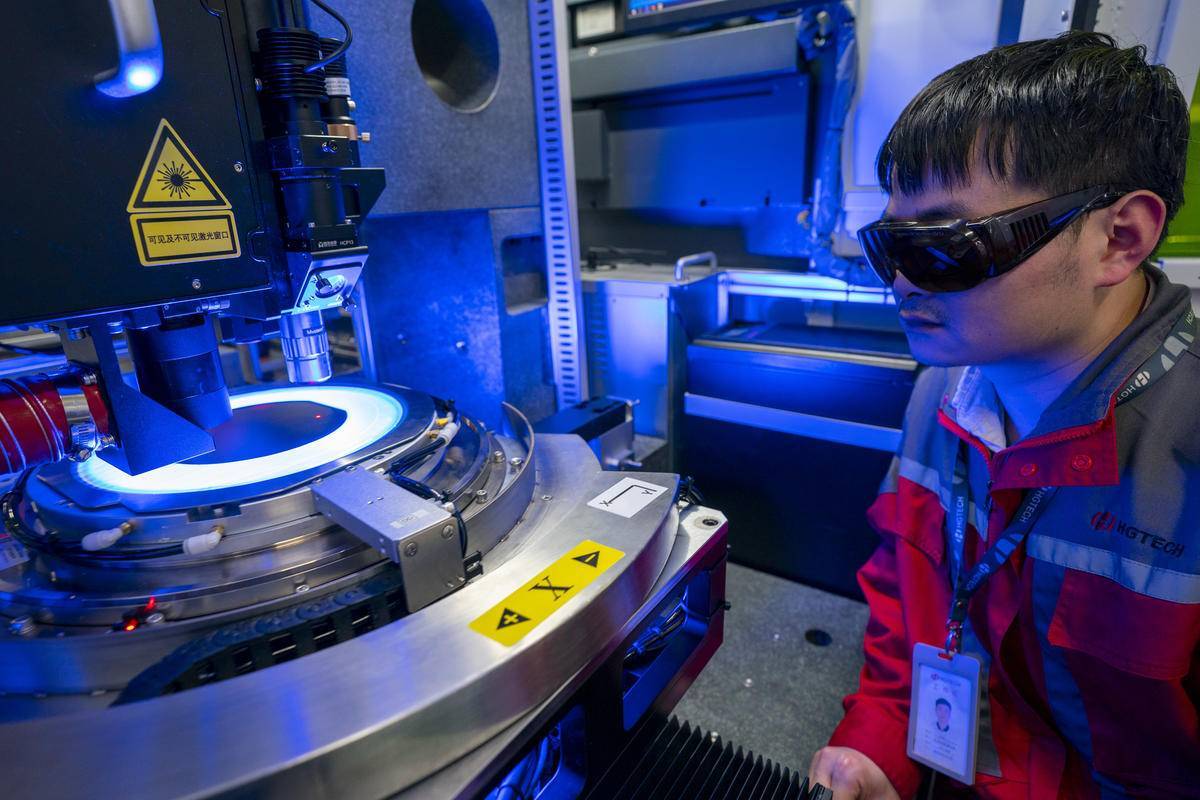 新质生产力蓬勃向上丨湖北光电子信息产业规模今年有望突破万亿元