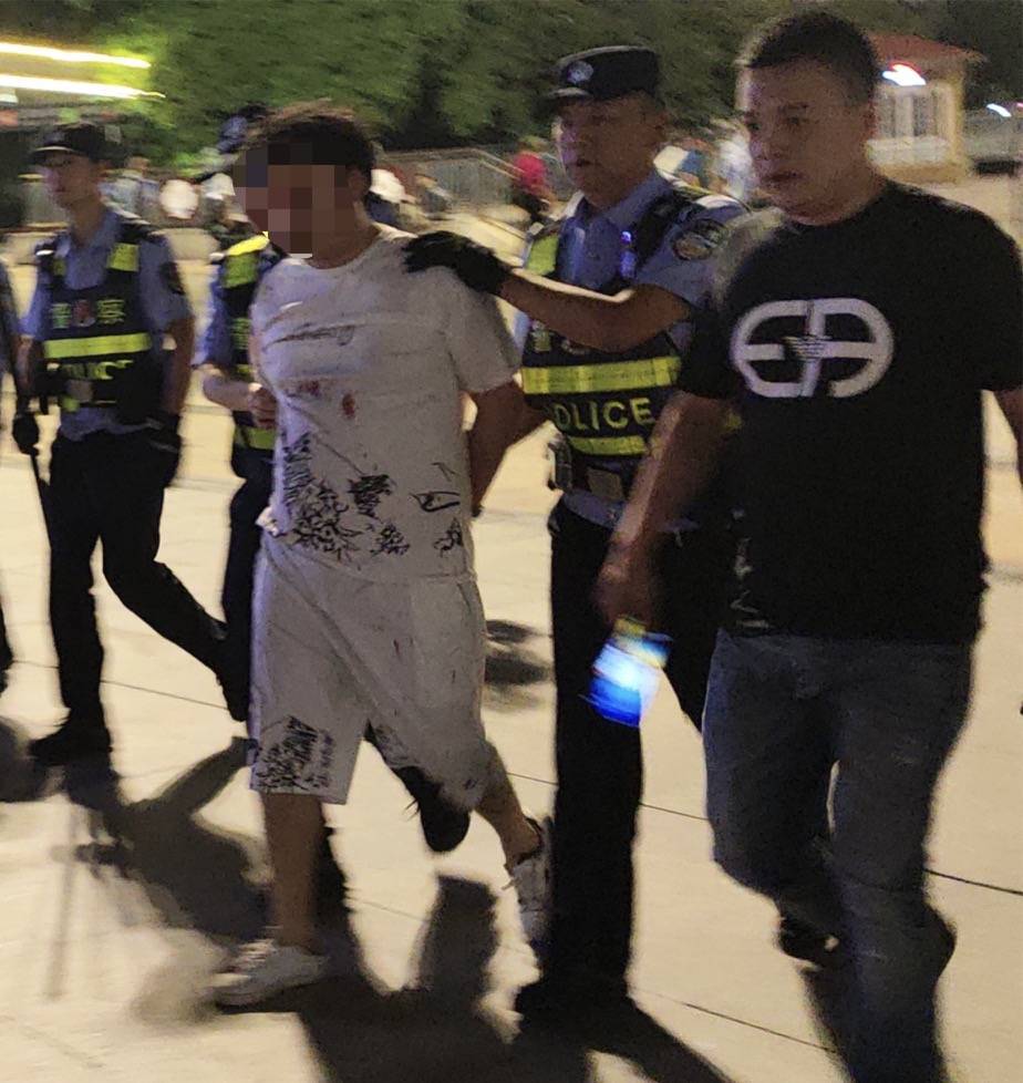 今日好稿丨被刺15刀壮烈牺牲!鲜血浸透的警服见证"真心英雄"