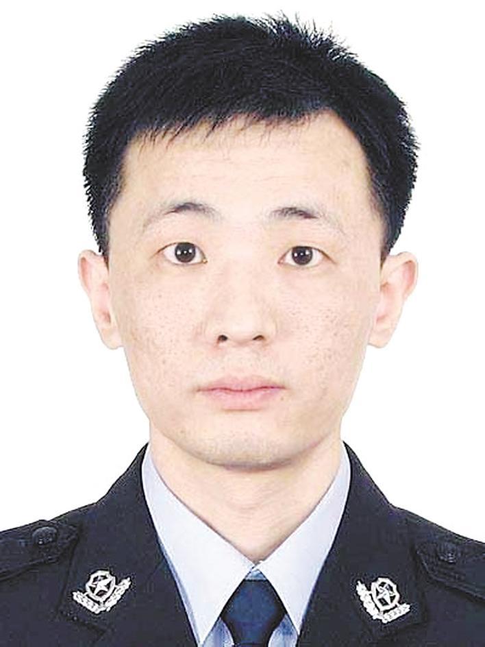 荆楚网>新闻频道>湖北日报邱建军生前照片.