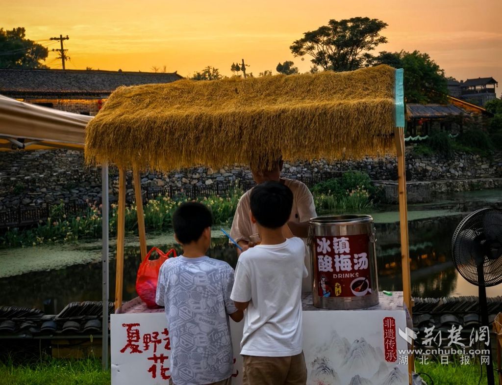 东垸村解锁非遗奇妙夜 大别山腹地古村越夜越精彩