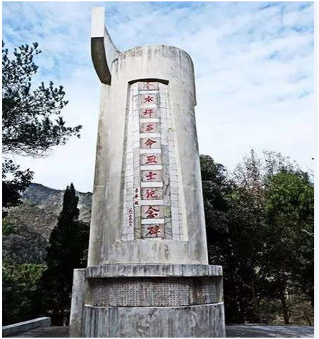 1930年6月26日,红三军团攻占通山县城,司令部设在圣庙,彭德怀在此主持