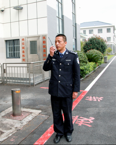 投票区 男,45岁,黄州监狱管教狱政科科长.