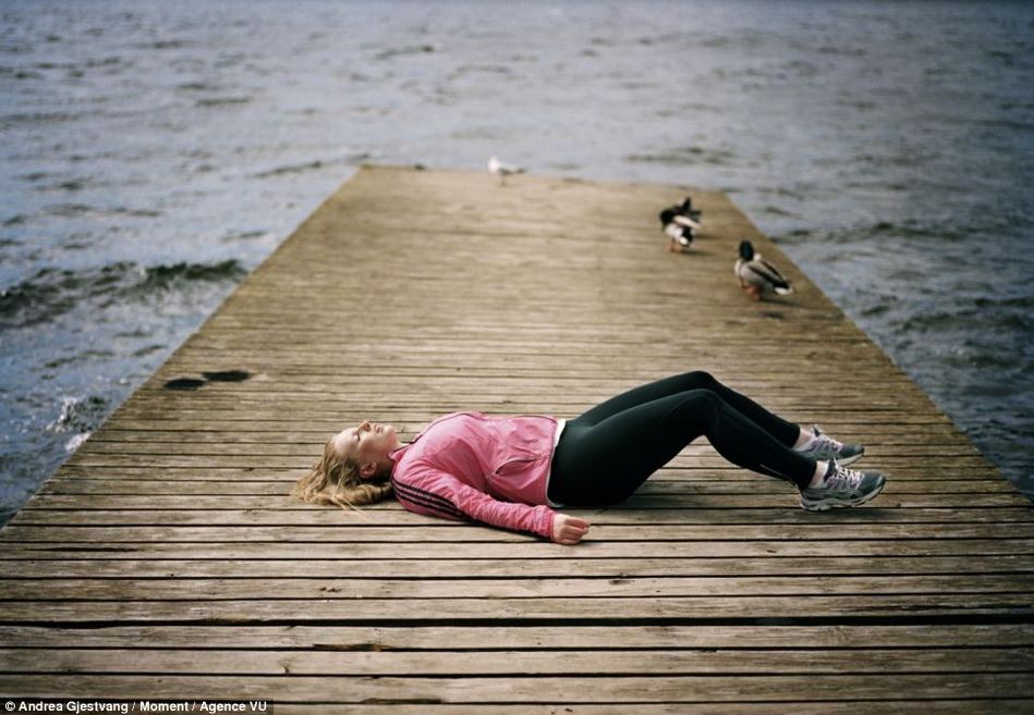 于特岛惨案幸存者现状曝光 少女颈部留疤称已失去天真(组图)