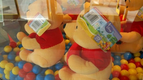 波兰小镇封杀"维尼熊":衣着不整 性别不明