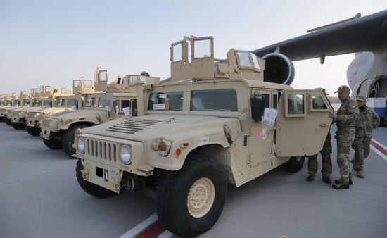 乌克兰接收美制的悍马越野车