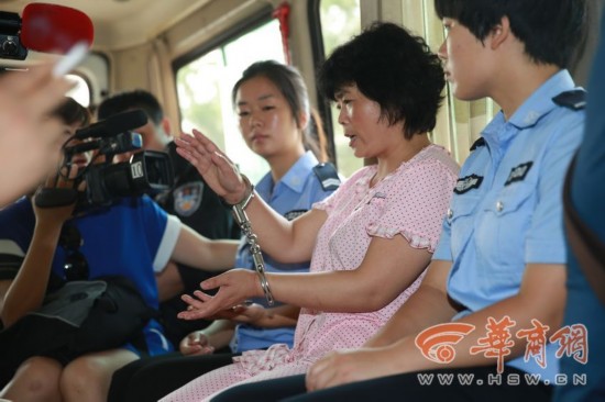 女嫌疑人警察图片