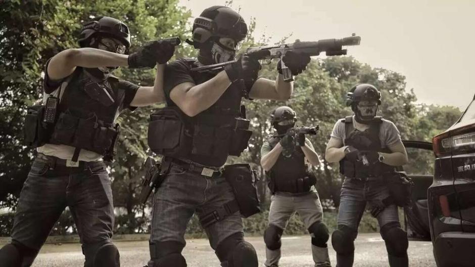 广州特警装备科幻炫酷造型酷似飞虎队组图