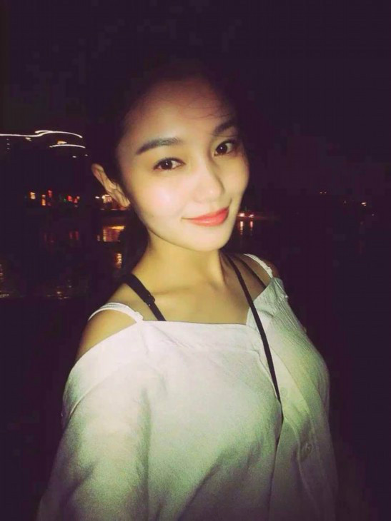 近距离水平高清拍摄,"标准证件照都比那张好看点,自己对平时的生活照