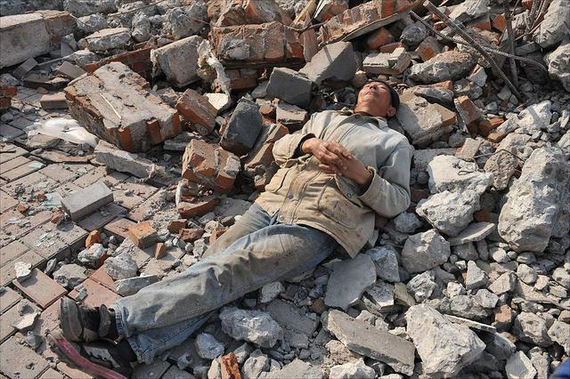 90后女民工和男工混住:每天工作超10小时