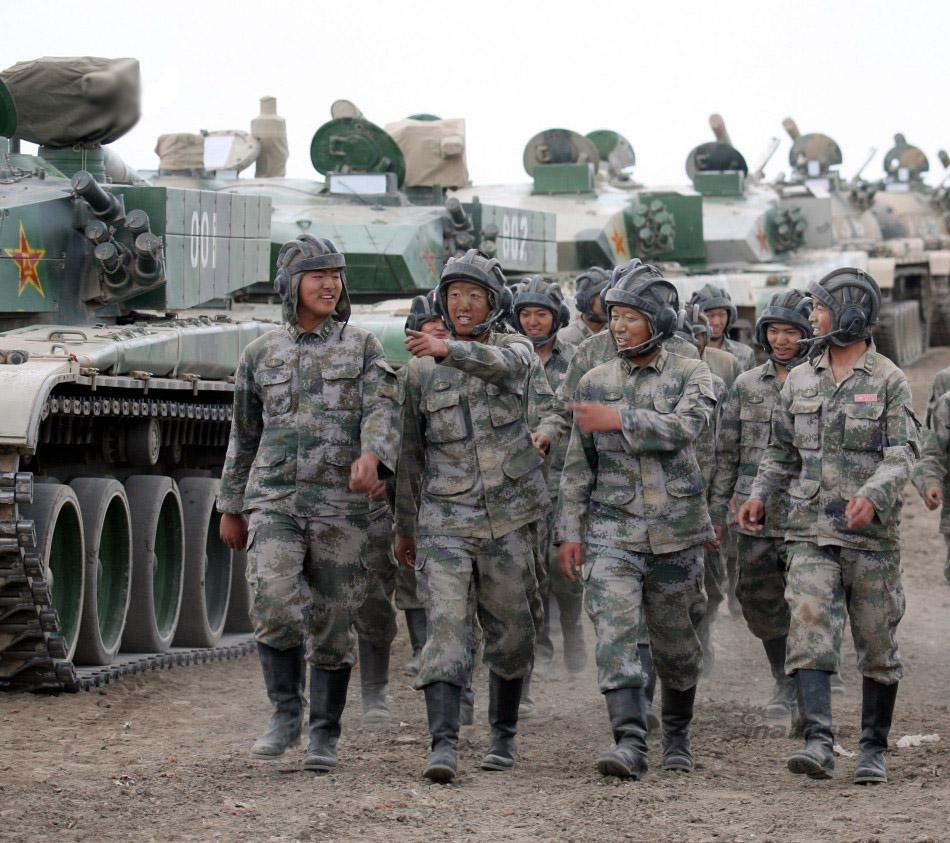 峥嵘90年 为你守护:铁甲"神医"