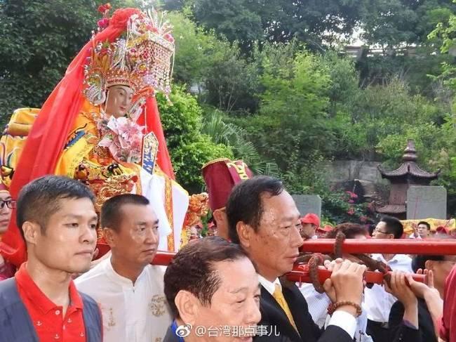 媽祖金身赴臺郭臺銘率200人迎請媽祖金身赴臺巡安