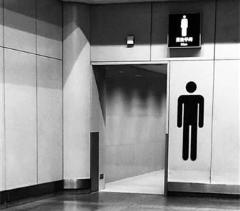 首都机场一母婴室竟设在男厕原因竟是女卫生间位置不够