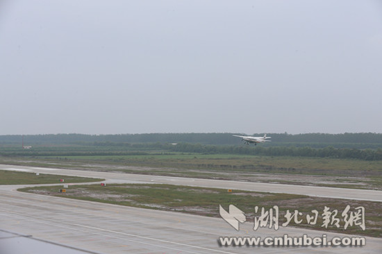 随着一架塞斯纳208飞机成功起降,武汉首个通用航空机场—汉南通航