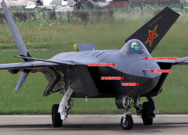 新版歼20首次涂隐身涂料 垂尾鸭翼均有变化