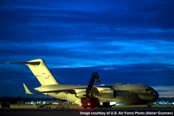 图为麦合科德空军基地停机坪