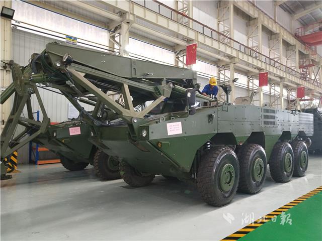 这款名为"轮式冲击桥"的设备,主要用于保障轮式步兵战车,轮式突击炮等