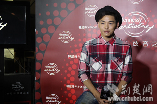 暌违乐坛10年 孔令奇江城上演摩登音乐派对