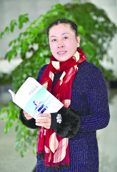 历经磨难"诗心"不改 武汉51岁"的姐"出版诗集