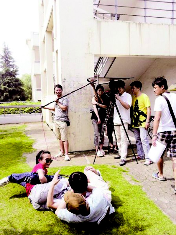 小龙套梦想能逆袭 武汉群演市场诱人也有潜规则