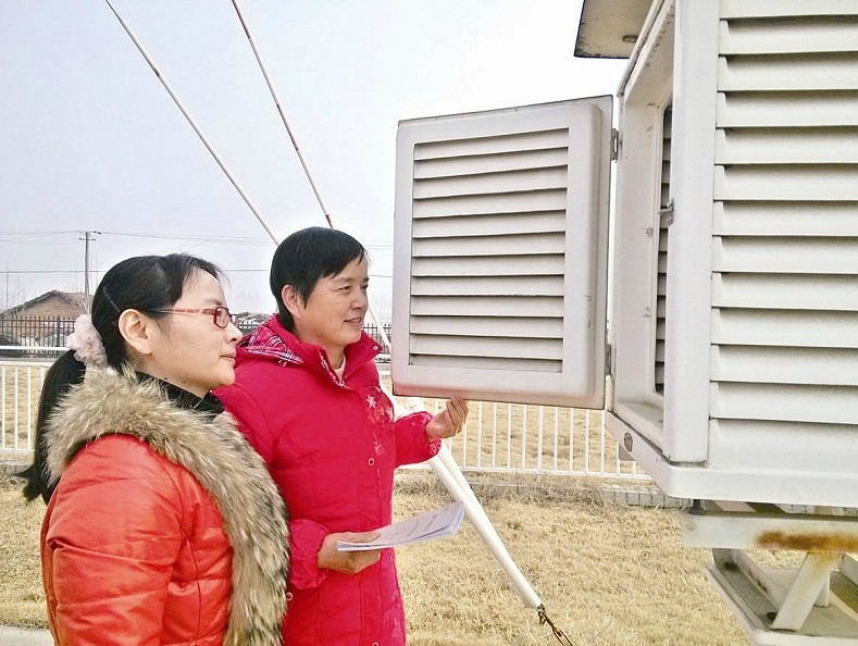 武汉最老气象员与天气打了30年交道 除夕夜不回家