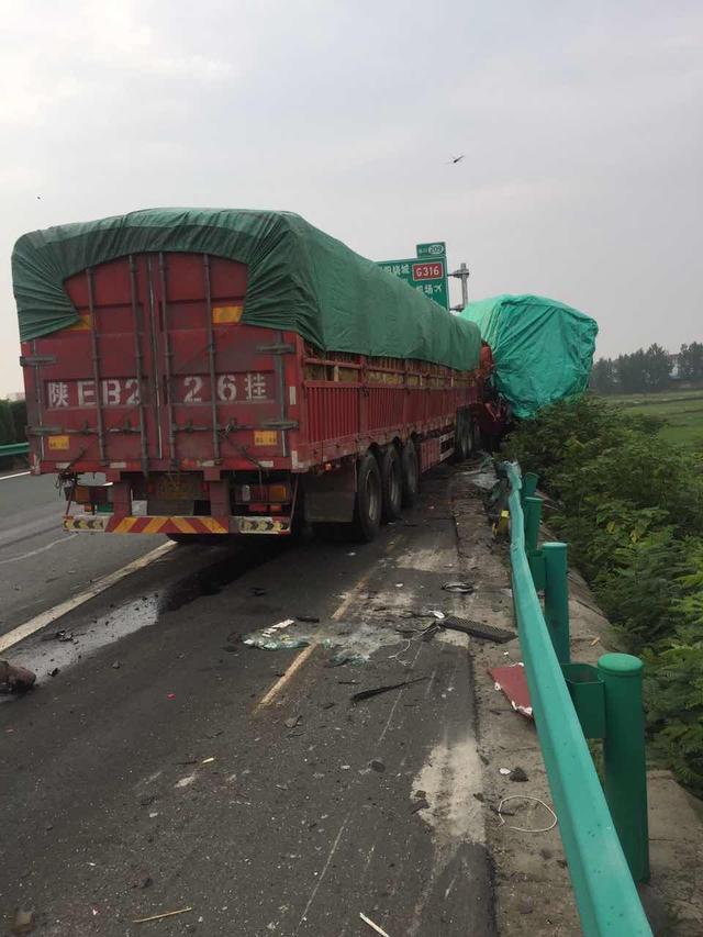 报警人王某称"我开的大货车在福银高速公路快到襄阳东出口发生事故