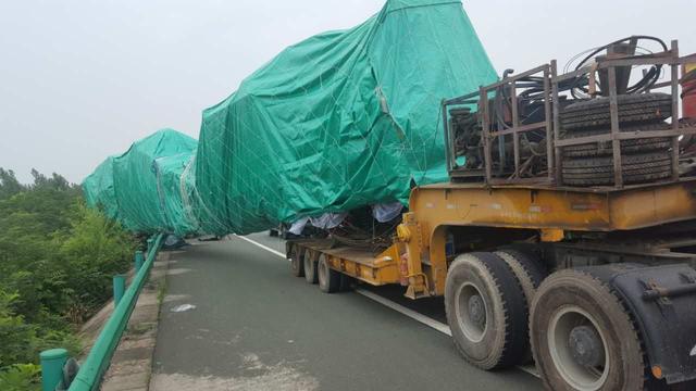 报警人王某称"我开的大货车在福银高速公路快到襄阳东出口发生事故