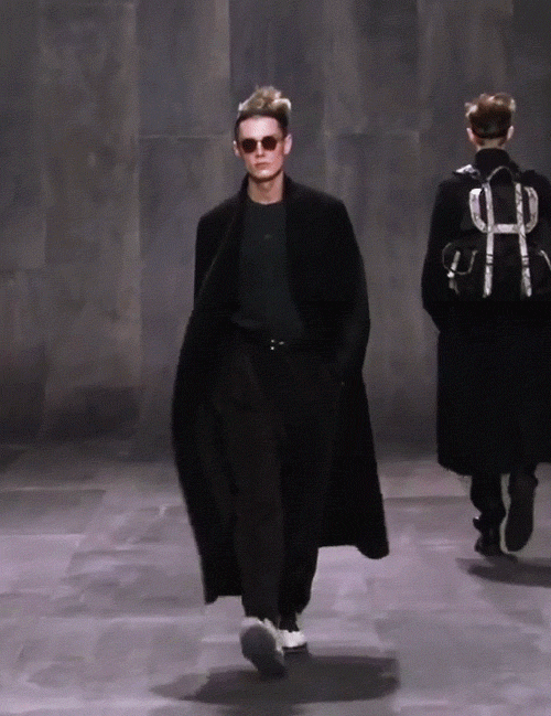 武汉这个男模天团火了!平均年龄68岁 全是大长腿的爹爹