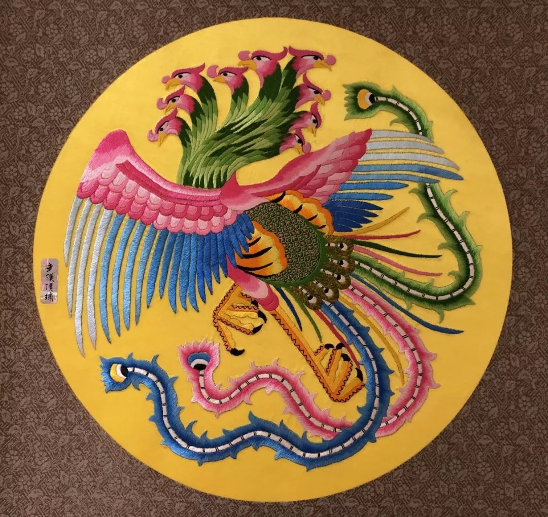 汉绣《九头鸟》 任炜供图"汉绣来源于生活,实用性很强,因此每一件作品